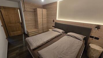 WiFi, bed sheets