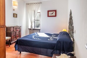 7 Schlafzimmer, Bügeleisen/Bügelbrett, WLAN