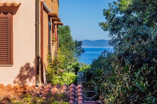 Villa luce con vista panoramica e giardino