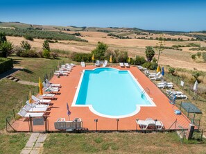 Pool - Holiday Home 'Relax In Tuscany With Pool' with Shared Pool, Garden and Air Conditioning (Castellina Marittima)