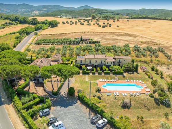 An aerial view of a property with a swimming pool, multiple villas, and surrounding greenery. - Tuscany Retreat with Pool, Garden & BBQ near the Sea (Castellina Marittima)
