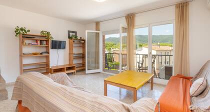 Holiday Home 'Lago De Banyoles' with Lake View, Wi-Fi and Air Conditioning