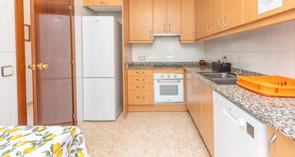 Holiday Home 'Lago De Banyoles' with Lake View, Wi-Fi and Air Conditioning