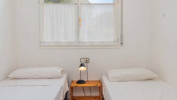 4 slaapkamers, een strijkplank/strijkijzer, wifi, beddengoed