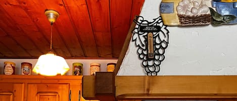 KĂŒhlschrank, Mikrowelle, Ofen, Herdplatte
