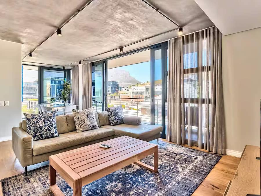 Apartamento clássico, sacada | Área de estar