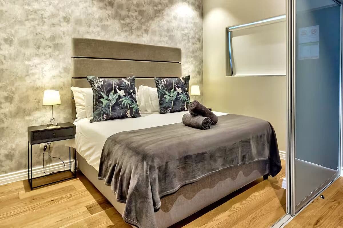 Departamento Confort, balcón, vista a la montaña | Cortinas blackout, tabla de planchar con plancha y wifi gratis