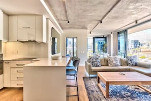Departamento clásico, balcón | Área de sala de estar