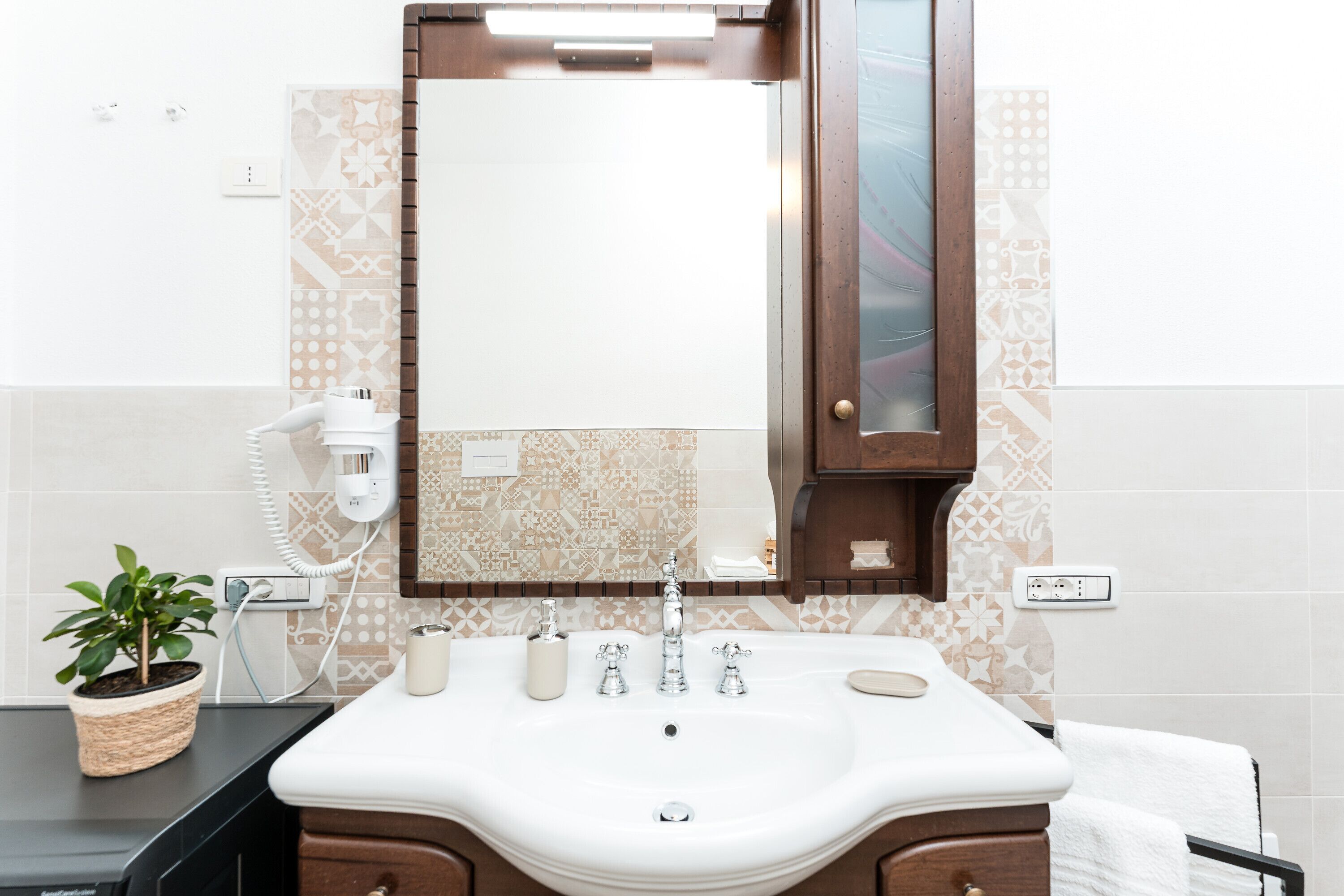 Dusche, Haartrockner, Handtücher