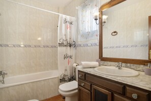 Dusch, hårtork och handdukar