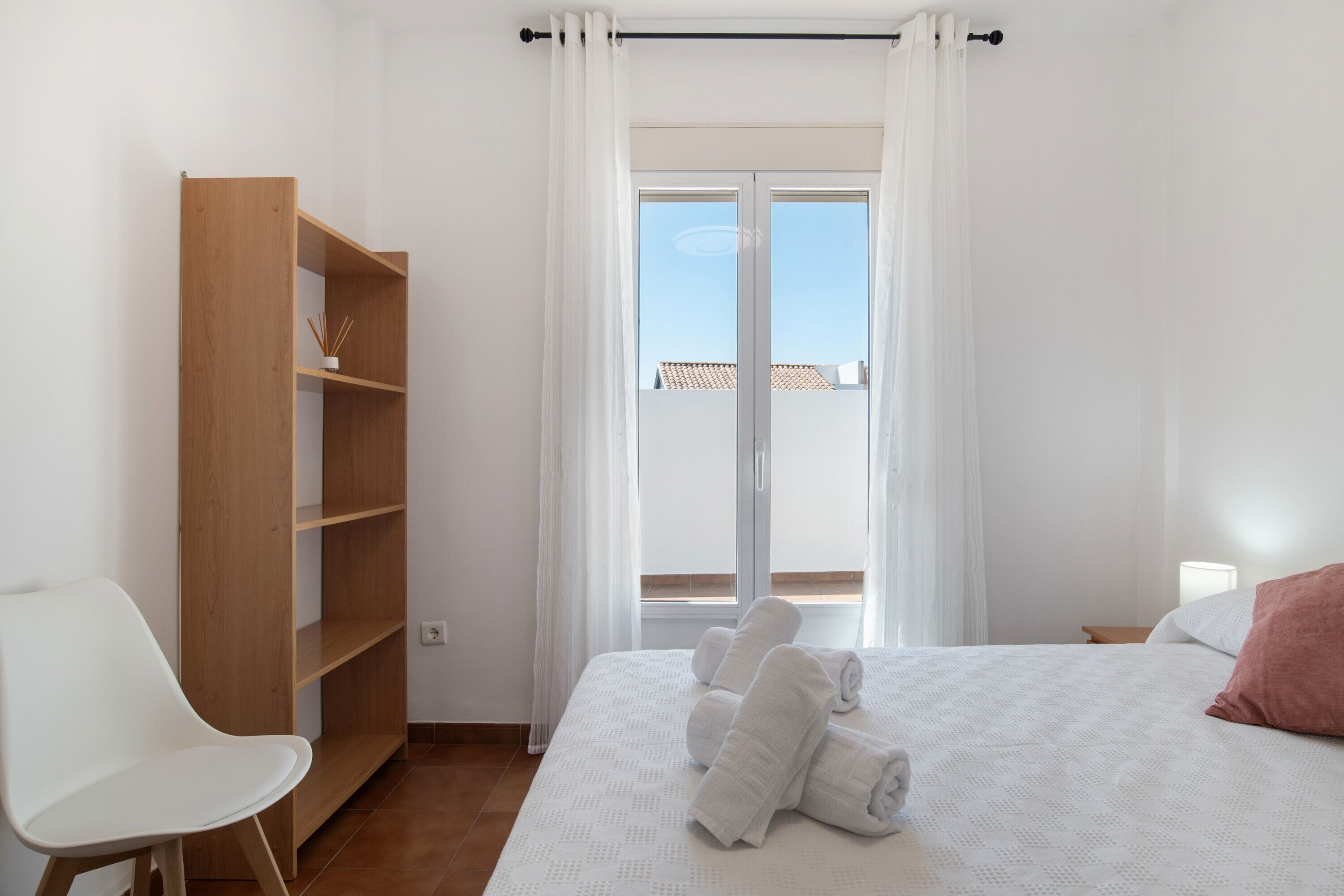 3 chambres, fer et planche à repasser, Wi-Fi, draps fournis