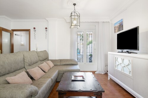 Holiday Home 'Cherie' with Private Pool, Wi-Fi and Air Conditioning