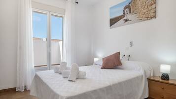 3 slaapkamers, een strijkplank/strijkijzer, wifi, beddengoed