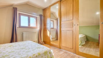 4 室のベッドルーム、WiFi、ベッドシーツ