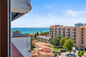 Property grounds - Apartment 'Sunset' with Sea View, Wi-Fi and Air Conditioning (Alvor)