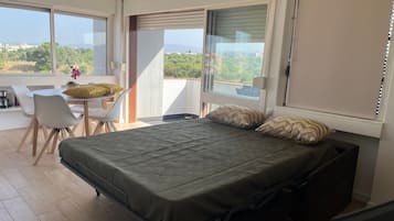 Fer et planche Ă repasser, Wi-Fi, draps fournis