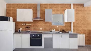 Fridge, microwave, oven, stovetop