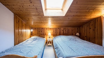 3 chambres, fer et planche Ă repasser