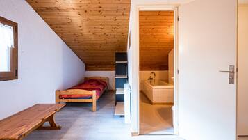 3 bedrooms, iron/ironing board