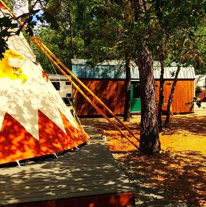 This tipi is a 0 bedroom(s), 1 bathrooms, located in O'Brien, OR.