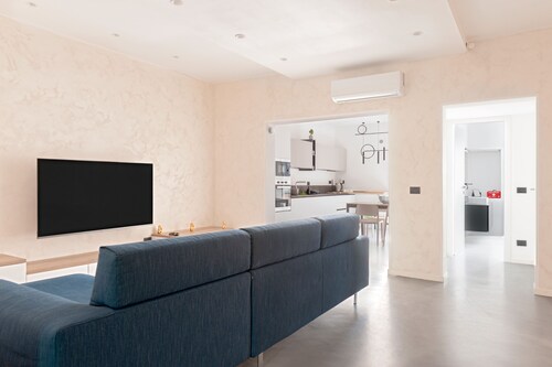 Appartement 'Riva 26 - Vista Mare E Design' avec vue sur la mer, balcon et Wi-Fi