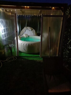 Bañera de hidromasaje exterior