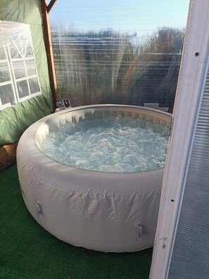 Indoor spa tub