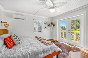 4 bedrooms, iron/ironing board, free WiFi, bed sheets - Mango Shores: Trendy Riverfront House w/Game Room, Speakeasy & Pool! (Melbourne)
