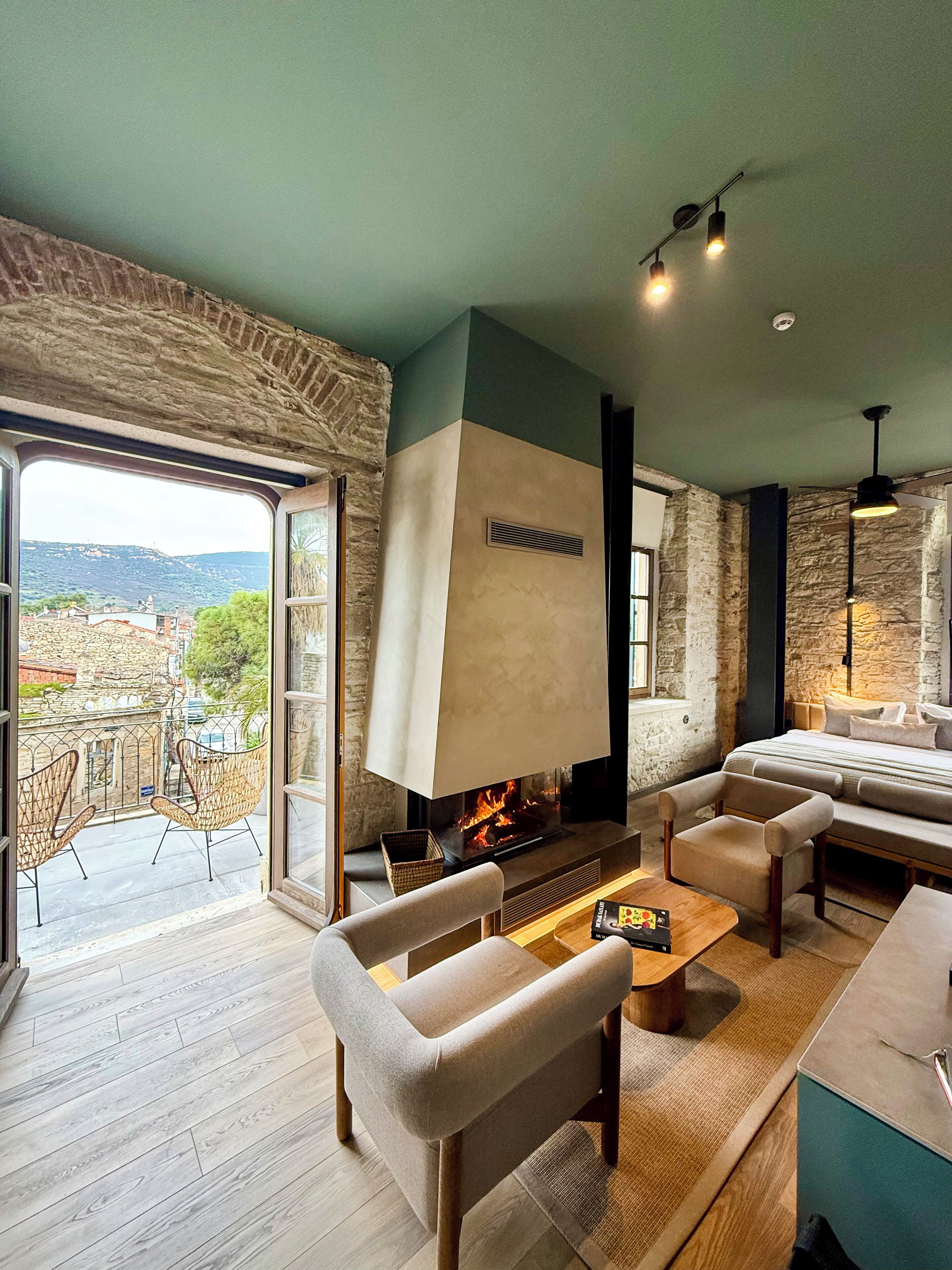 King Suite | 高級寝具、ミニバー、WiFi (無料)、ベッドシーツ