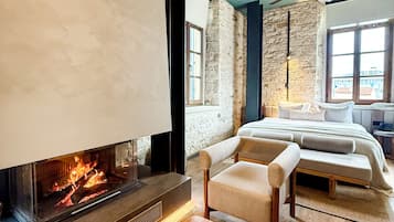 King Suite | เครื่องนอนระดับพรีเมียม, มินิบาร์, Wi-Fi ฟรี, ผ้าปูที่นอน