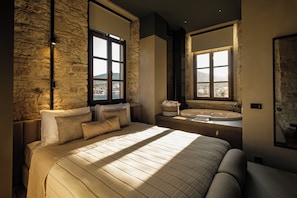 King Suite | Premium bedding, minibar, free WiFi, bed sheets - Lecole Hotel By Cityloft (Foca)
