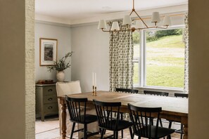 Dining - Roebling House • 1850s Cabin • Hot Tub • Fire Pit (Barryville)