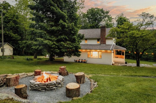 Roebling House • 1850s Cabin • Hot Tub • Fire Pit