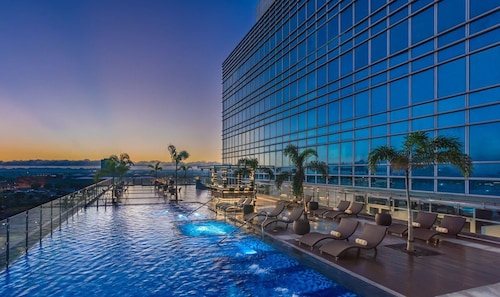 MCollection - Convenient City Stay in Iloilo Business Park