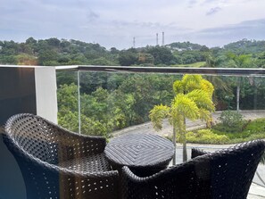 Premier Room, Golf View | In-room safe, desk, laptop workspace, blackout drapes