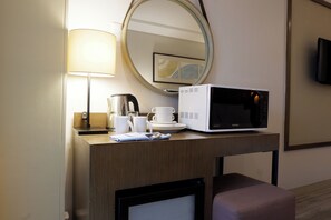 In-room safe, desk, laptop workspace, blackout curtains