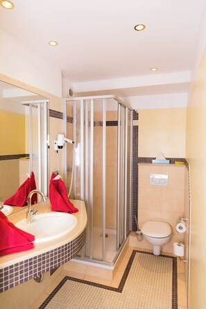 淋浴设施、吹风机、毛巾、肥皂