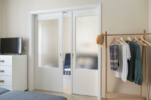 2 bedrooms, iron/ironing board, WiFi, bed sheets