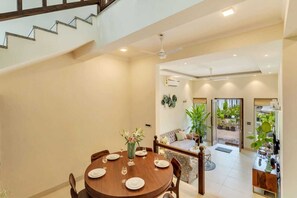 Makan di kamar
