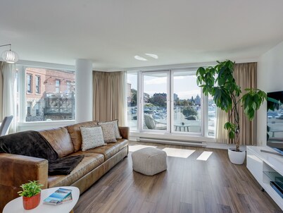 Coastal Duet – Breathtaking Views with Work Desk by Victoria Prime!