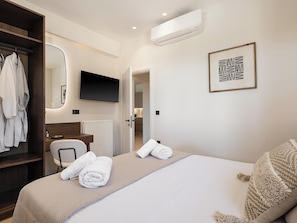 Suite, 2 Bedrooms, Private Pool, Sea View | Blackout curtains, soundproofing, iron/ironing board