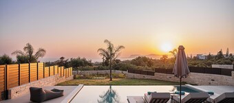 คีเมเลีย ลักชัวรี เรสซิเดนซ์ วิธ ซีวิว