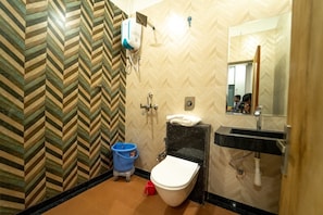 Quadruple Room | Bathroom - Hotel Park View Villa (Jodhpur)