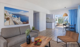 Apartamento, 1 habitación | Zona de estar | Una televisión