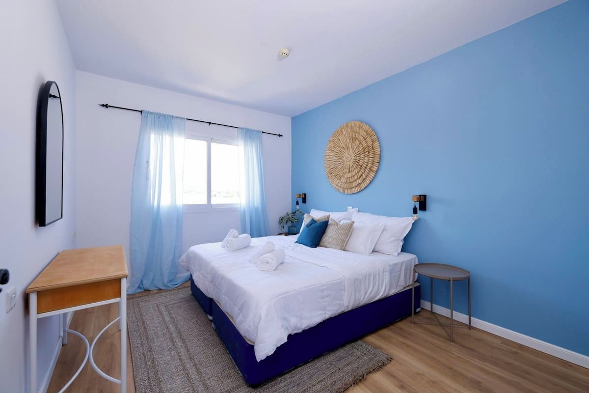 Free cots/infant beds, free WiFi, bed sheets