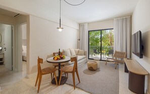 Appartement, 1 slaapkamer | Woonruimte | Een televisie
