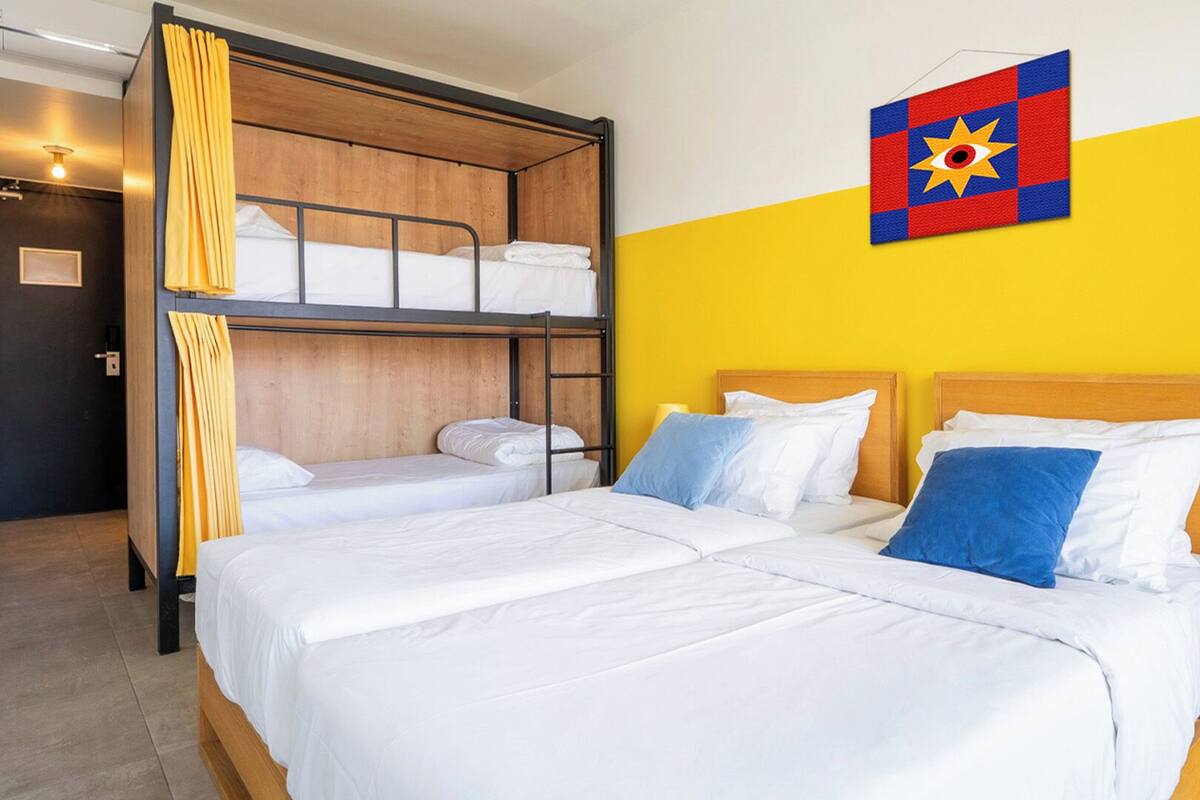 Dormitorio compartido superior | Caja de seguridad en la habitación, wifi gratis y ropa de cama