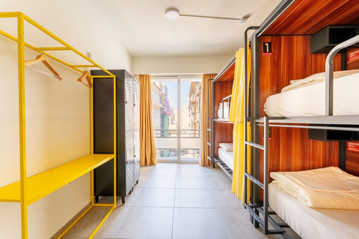Bed in Superior 4-Bed Female Shared Dormitory (aged 18-45) | Värdeförvaringsskåp på rummet, gratis wi-fi och sängkläder