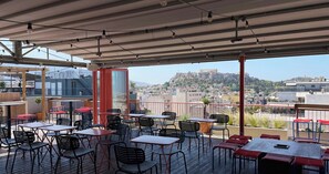 شرفة على الس طح