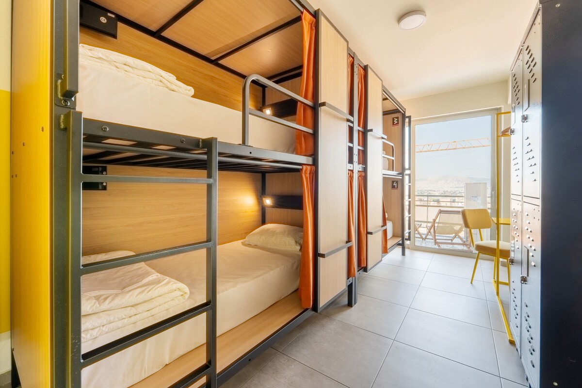 Bed in Superior 4-Bed Mixed Shared Dormitory (aged 18-45)